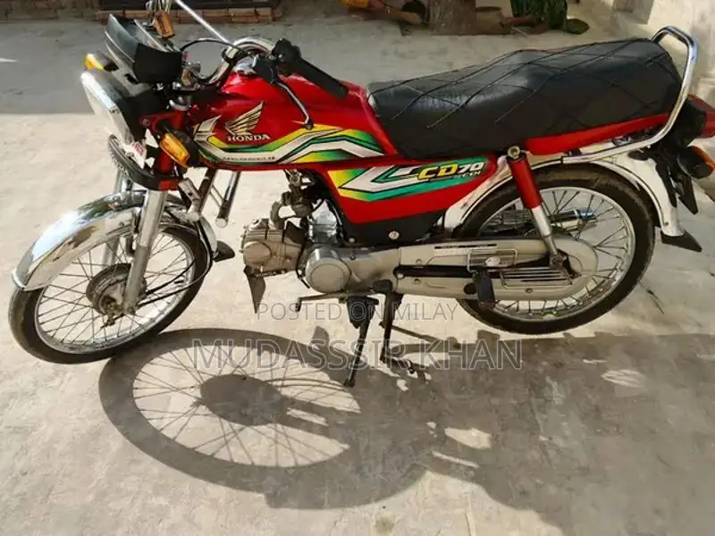 Honda CD 70 Motorcycle - Fuel-Efficient Commuter Bike