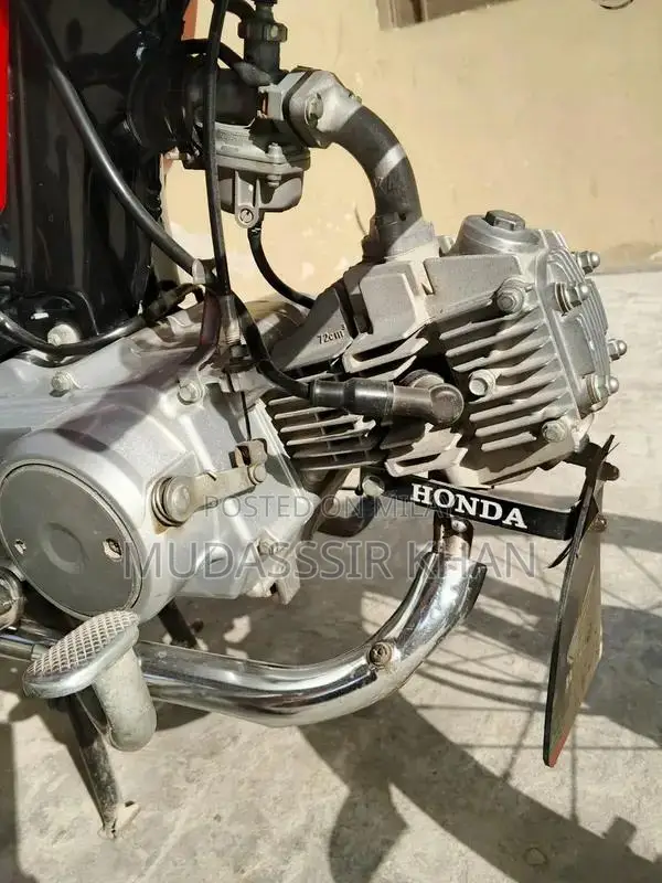 Honda CD 70 Motorcycle - Fuel-Efficient Commuter Bike