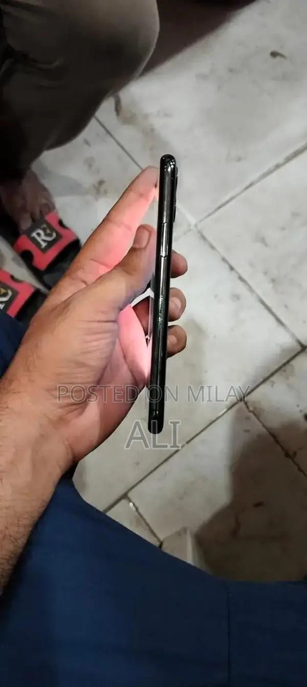 Apple iPhone 11 Pro Unlocked Smartphone 512GB