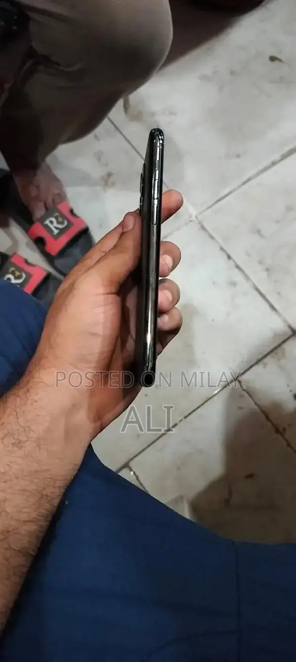 Apple iPhone 11 Pro Unlocked Smartphone 512GB