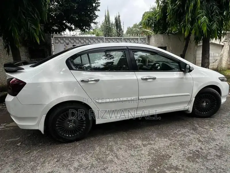 Honda City Prosmetic Sedan 2021 - Low Mileage Compact Car