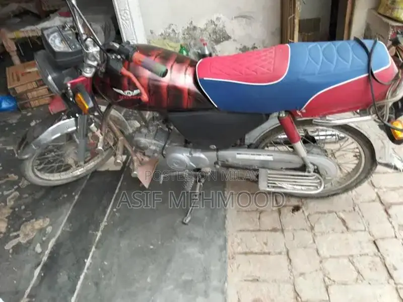 Honda CD 70 Motorcycle - Classic Two-Wheeler with Reliable Performance