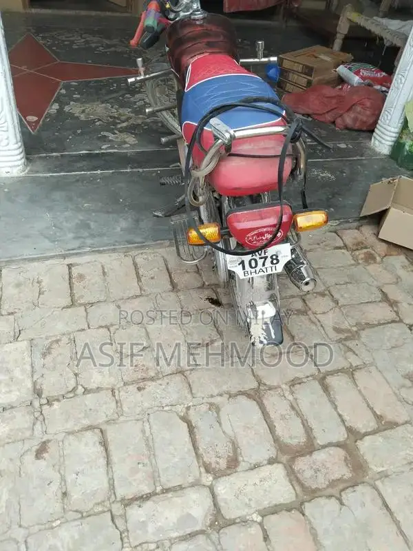 Honda CD 70 Motorcycle - Classic Two-Wheeler with Reliable Performance