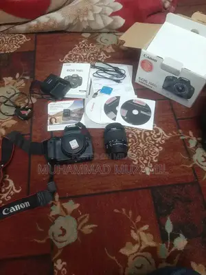 Canon EOS 700D DSLR Camera with 18-55mm Lens Kit