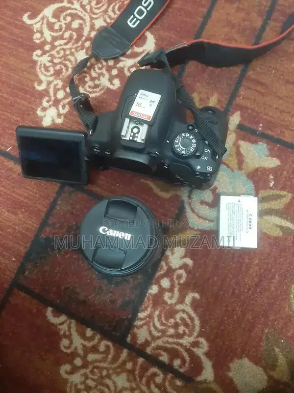 Canon EOS 700D DSLR Camera with 18-55mm Lens Kit