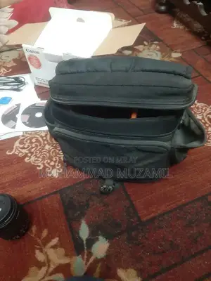 Canon EOS 700D DSLR Camera with 18-55mm Lens Kit