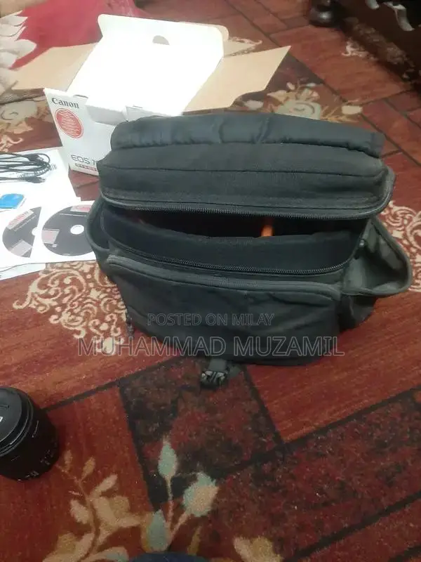 Canon EOS 700D DSLR Camera with 18-55mm Lens Kit