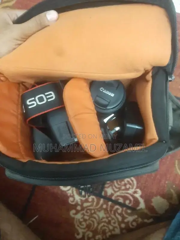 Canon EOS 700D DSLR Camera with 18-55mm Lens Kit