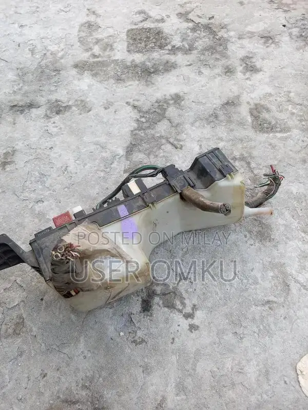 Toyota Corolla Fuse Box - Electrical Component for Vehicle Repair