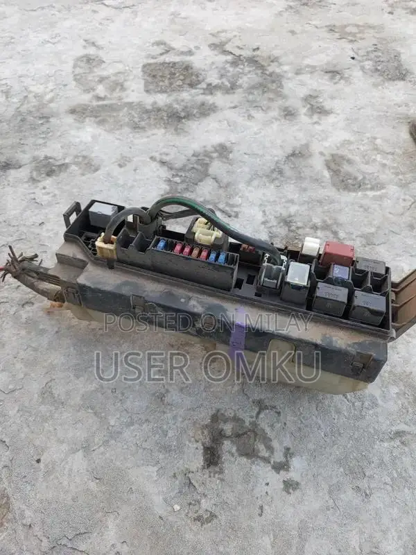 Toyota Corolla Fuse Box - Electrical Component for Vehicle Repair