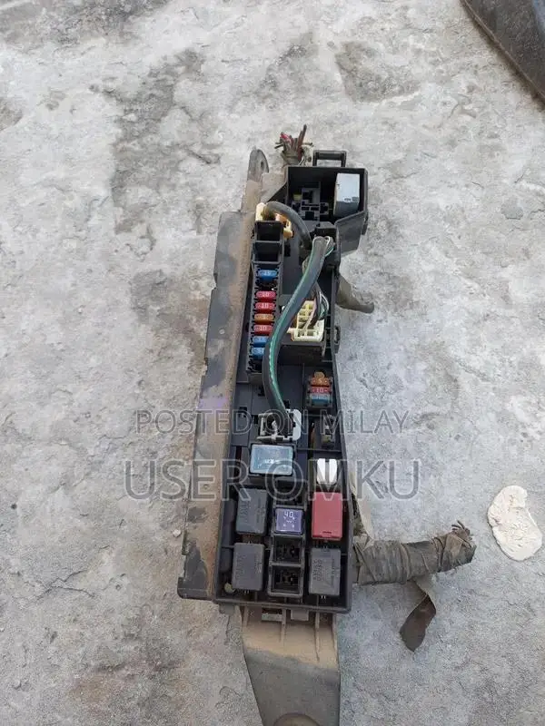 Toyota Corolla Fuse Box - Electrical Component for Vehicle Repair