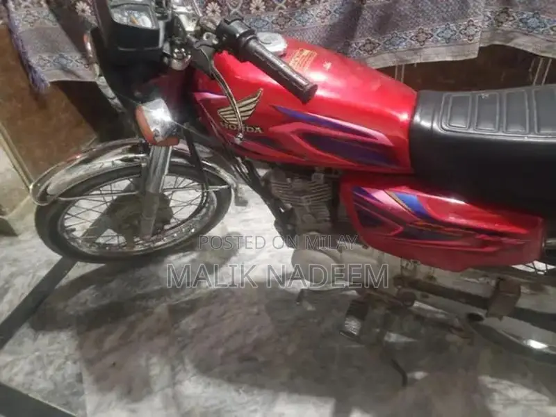 Honda 125cc Motorcycle - Low Mileage, Excellent Condition