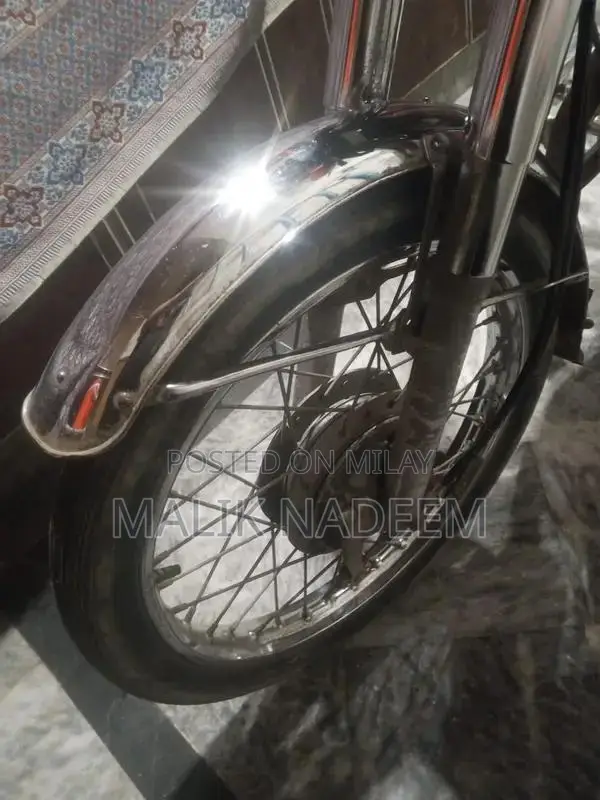 Honda 125cc Motorcycle - Low Mileage, Excellent Condition