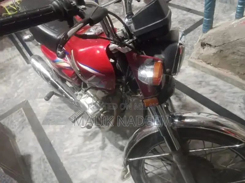 Honda 125cc Motorcycle - Low Mileage, Excellent Condition