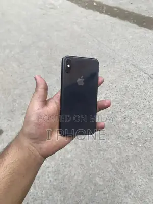 iPhone XS 64GB Factory Unlocked Smartphone with Minor Crack