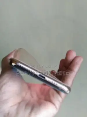 Golden iPhone XS 64GB Dual SIM Smartphone