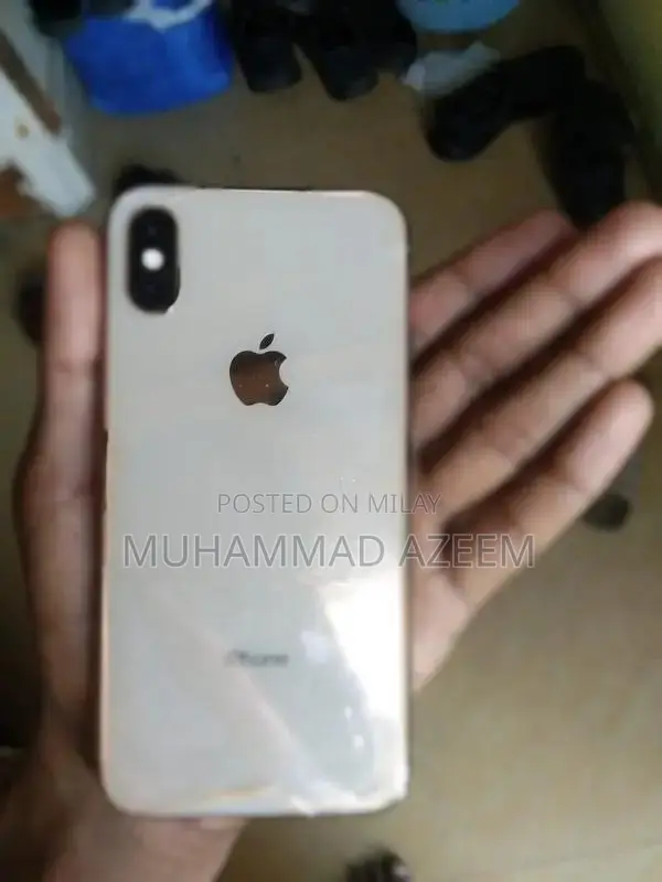 Golden iPhone XS 64GB Dual SIM Smartphone