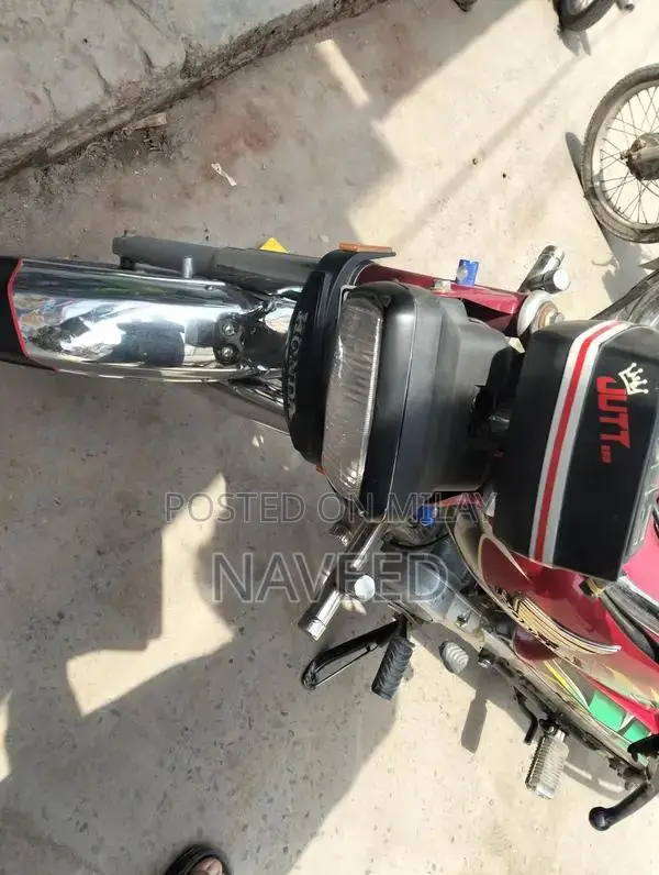 Honda CD 70 Motorcycle 2022 Model - Reliable Commuter Bike