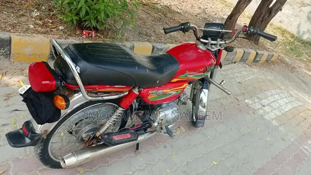Road Prince Motorcycle - Reliable Single Cylinder Engine Bike