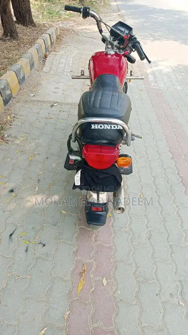 Road Prince Motorcycle - Reliable Single Cylinder Engine Bike