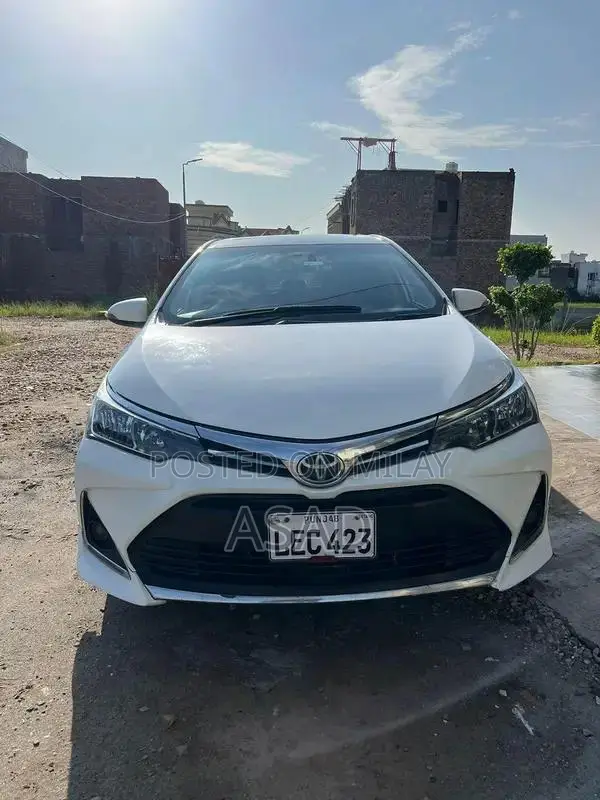 Toyota Corolla Grande Sedan - Low Mileage Reliable Compact Car