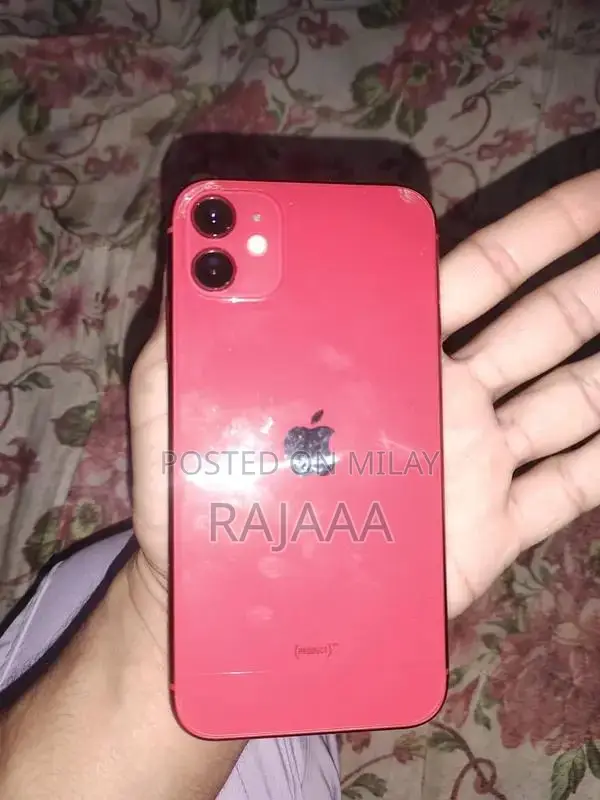 Apple iPhone 11 64GB Smartphone - Excellent Condition