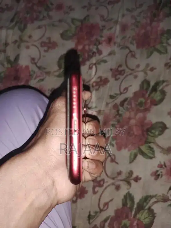 Apple iPhone 11 64GB Smartphone - Excellent Condition