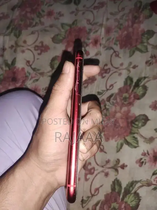 Apple iPhone 11 64GB Smartphone - Excellent Condition