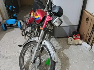 Photo - Honda CD 70 Motorcycle - 17/18 Model Compact Commuter Bike