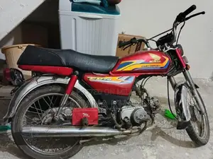 Honda CD 70 Motorcycle - 17/18 Model Compact Commuter Bike