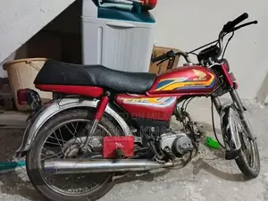 Honda CD 70 Motorcycle - 17/18 Model Compact Commuter Bike