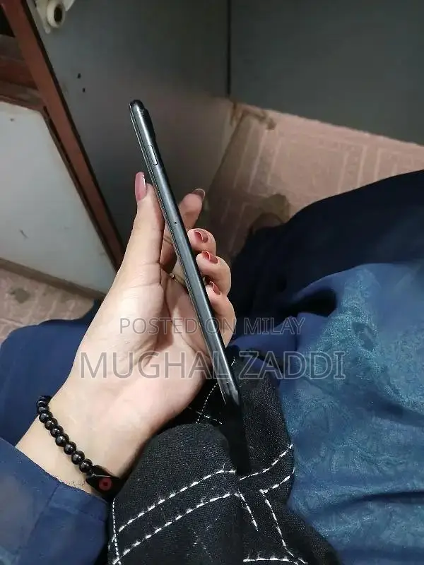 Apple iPhone 7 Plus 32GB Smartphone, Jet Black