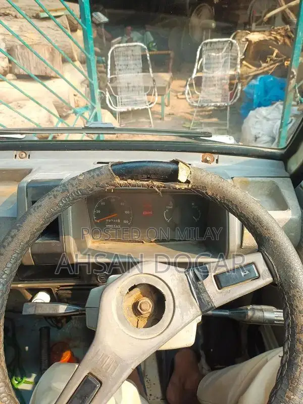 2009 Model Pickup Truck with New Engine and Standard Features