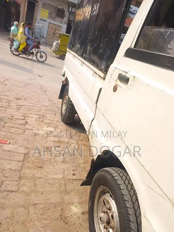 2009 Model Pickup Truck with New Engine and Standard Features