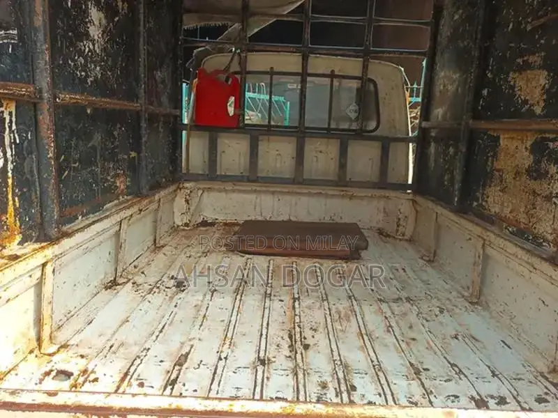 2009 Model Pickup Truck with New Engine and Standard Features