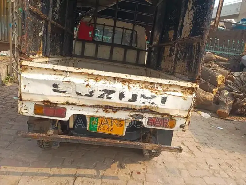 2009 Model Pickup Truck with New Engine and Standard Features