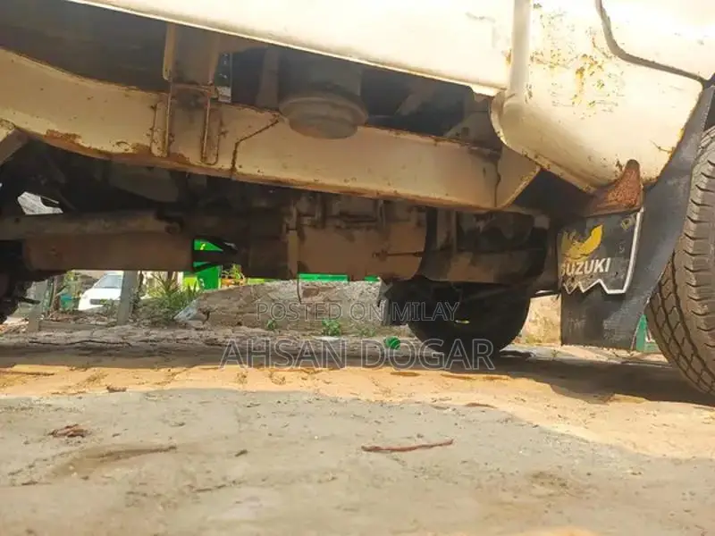 2009 Model Pickup Truck with New Engine and Standard Features