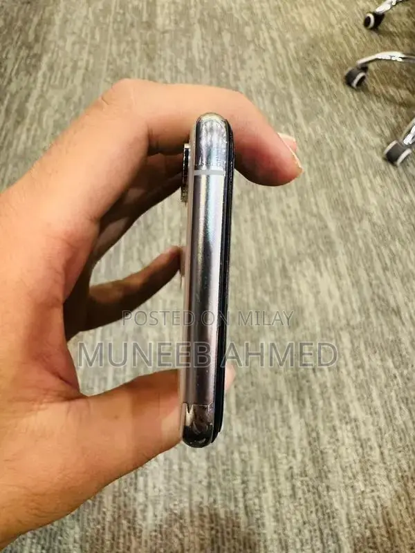 Apple iPhone XS 512GB Silver - Premium Smartphone