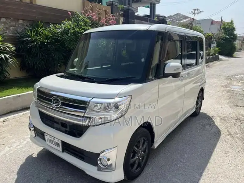 Daihatsu Tanto Pearl White Compact MPV