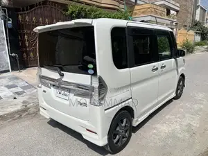 Daihatsu Tanto Pearl White Compact MPV