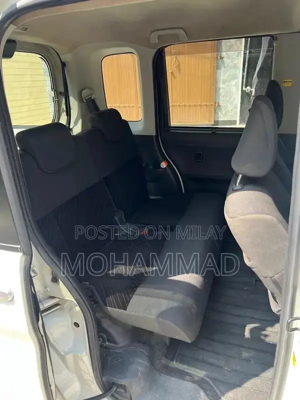 Daihatsu Tanto Pearl White Compact MPV