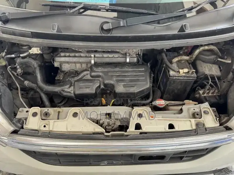 Daihatsu Tanto Pearl White Compact MPV