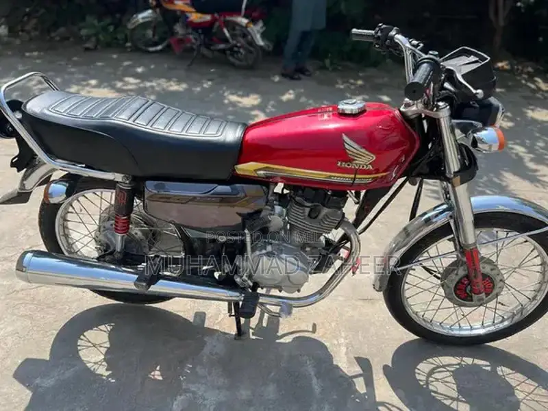 Honda 125cc Motorcycle - Well-Maintained Commuter Bike