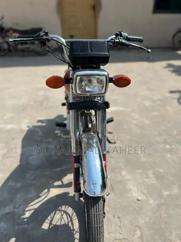 Honda 125cc Motorcycle - Well-Maintained Commuter Bike