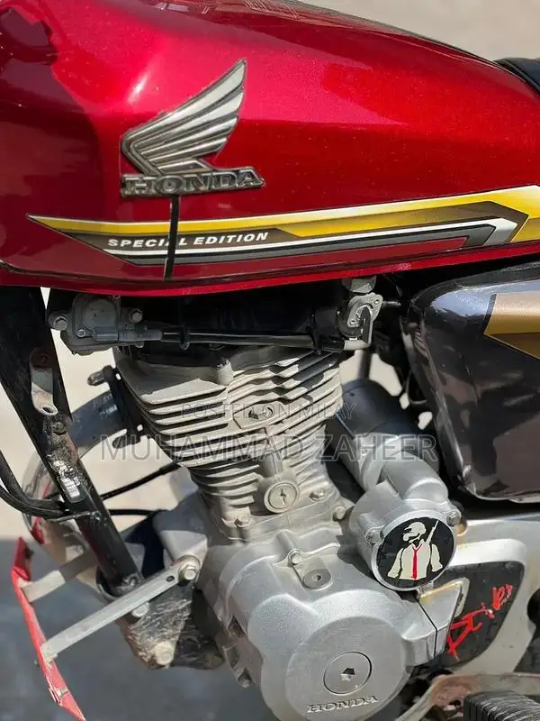 Honda 125cc Motorcycle - Well-Maintained Commuter Bike