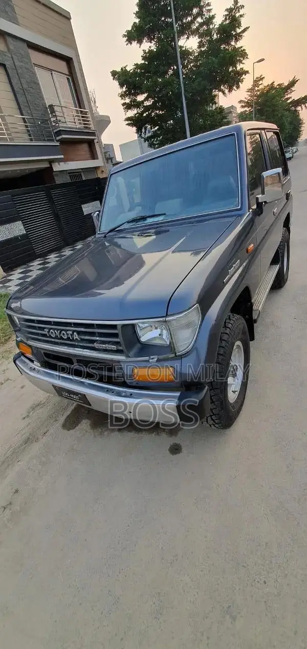 Toyota Land Cruiser SUV - Reliable Off-Road Performance Vehicle