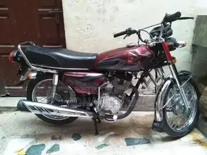 Photo - Honda 125 Motorcycle - First Owner Genuine Condition
