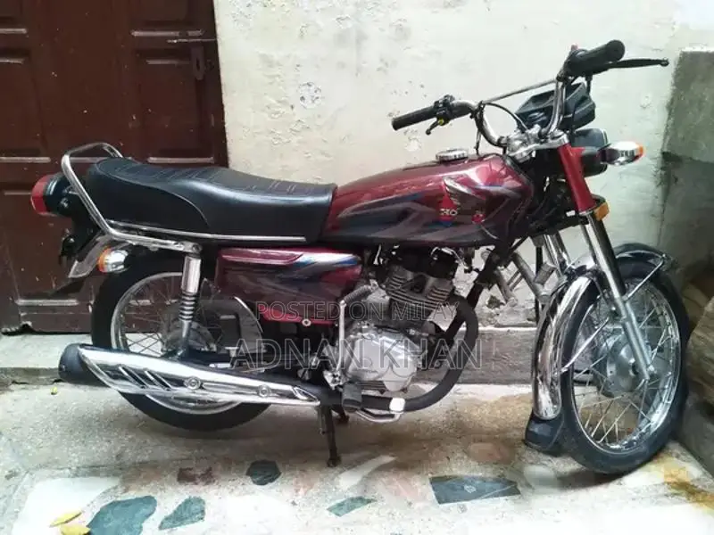 Honda 125 Motorcycle - First Owner Genuine Condition