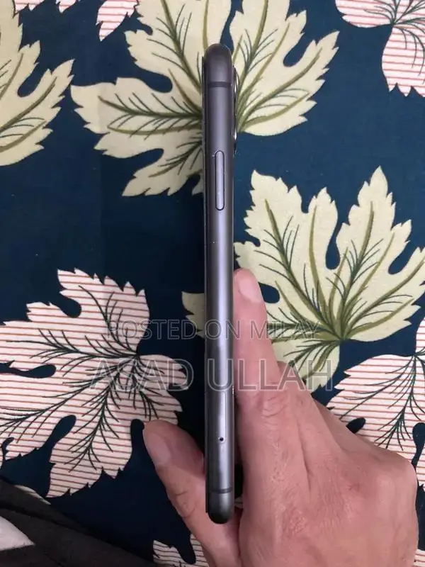Apple iPhone 11 128GB Lightly Used Smartphone