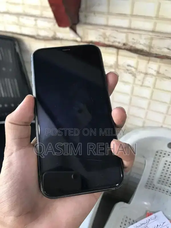 Factory Unlocked iPhone 11 64GB Esim Smartphone